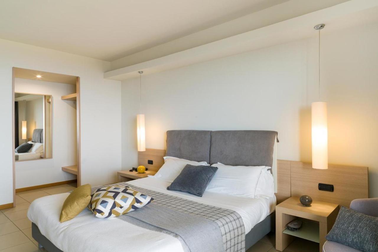 Esperia Palace Hotel & Resort Spa ซัฟเฟรานา เอตเนอา ภายนอก รูปภาพ
