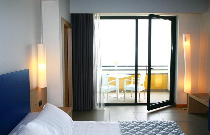 Esperia Palace Hotel & Resort Spa ซัฟเฟรานา เอตเนอา ภายนอก รูปภาพ