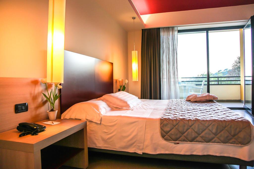 Esperia Palace Hotel & Resort Spa ซัฟเฟรานา เอตเนอา ภายนอก รูปภาพ