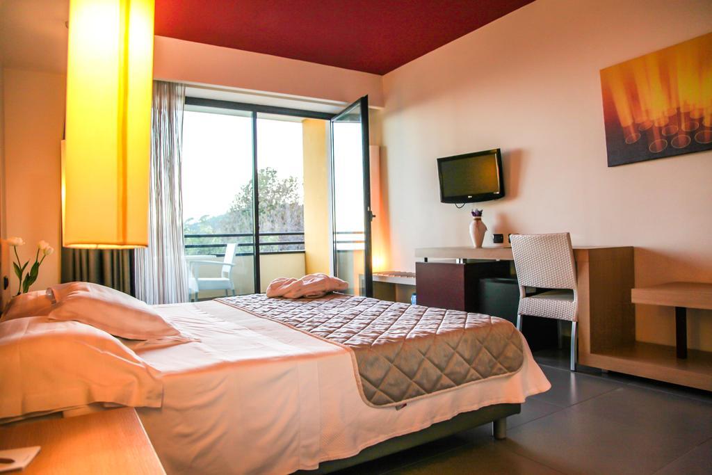 Esperia Palace Hotel & Resort Spa ซัฟเฟรานา เอตเนอา ภายนอก รูปภาพ